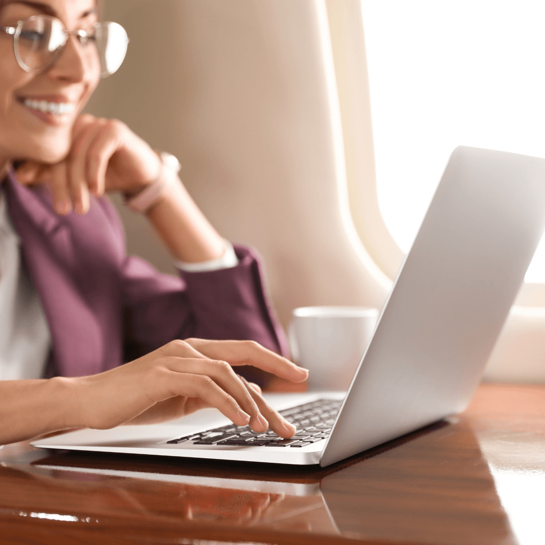 🔋 Can You Use a Laptop During a Flight?